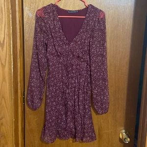 Beautiful long sleeve, button up burgundy floral Abercrombie and Fitch dress 🩷